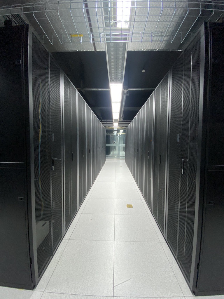 RTX 4090八卡服务器租用多少钱？按小时/月租价格全解析