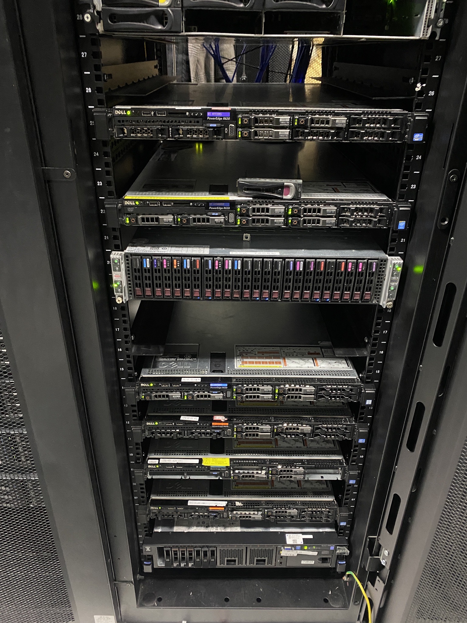 4090八卡服务器推荐配置：CPU、内存、散热如何搭配？